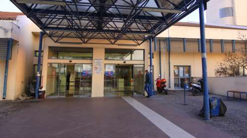 Λάρισα: Σε καταστολή με κρανιοεγκεφαλική κάκωση ο 3χρονος που παρασύρθηκε από αυτοκίνητο - Το ιατρικό ανακοινωθέν