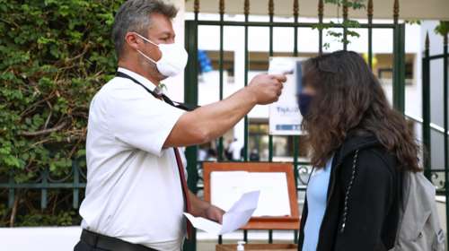 Λέσβος: Ο κορονοϊός &quot;θερίζει&quot; τους μαθητές - Ανοιχτό το ενδεχόμενο για μίνι lockdown