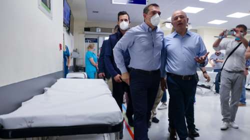 Επίσκεψη Τσίπρα στο Λαϊκό: Βιώνουμε μέρες κατάρρευσης του ΕΣΥ - Τριτοκοσμική η εικόνα των δημοσίων νοσοκομείων
