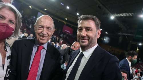 Ανοιχτή στήριξη Σημίτη σε Ανδρουλάκη:  Τι λέει για την κυβέρνηση Μητσοτάκη, τις επενδύσεις, τα επιδόματα και τα ελληνοτουρκικά