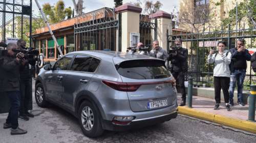 Στον ανακριτή οι δύο συλληφθέντες για τη δολοφονία Καραϊβάζ - Τι πρόκειται να υποστηρίξουν [εικόνες]