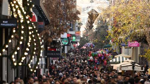 Ανοικτά σήμερα τα μαγαζιά: Στους δρόμους ο κόσμος για τα &quot;δώρα&quot; - Τι πρέπει να προσέχουν οι καταναλωτές