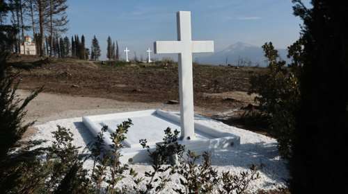 Τέως βασιλιάς Κωνσταντίνος: Στο Τατόι το τρισάγιο - Τα αποκαλυπτήρια του τάφου και το μυστήριο με την επιγραφή