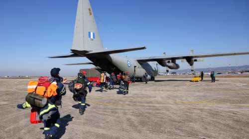 Ο γερμανικός τύπος εκθειάζει τους Έλληνες διασώστες: "Δίνουν ελπίδα μέσα στην κόλαση"