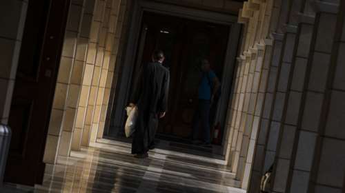 Φρίκη στην Κοζάνη: Καταδικάστηκαν για ασέλγεια σε ανήλικο αγόρι δύο ιερείς - Αθωώθηκε ο τρίτος