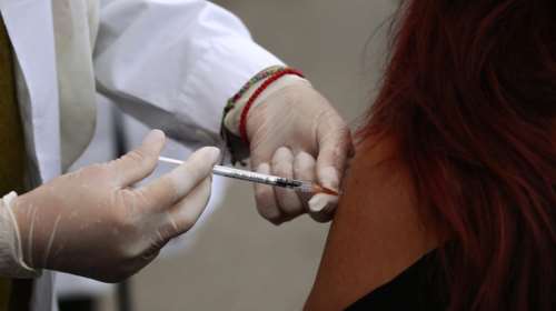 Τρίτη δόση: Με ποιο εμβόλιο θα γίνεται - Τι αλλάζει από Δευτέρα στα πιστοποιητικά για τους άνω των 60