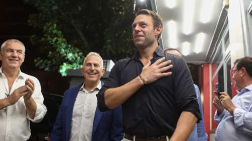 &quot;Θάλασσα&quot; τα έκανε ο ναύαρχος Αποστολάκης: Κάλεσε τους ψηφοφόρους ΣΥΡΙΖΑ να ψηφίσουν αντάρτες της ΝΔ, τον άδειασε το κόμμα