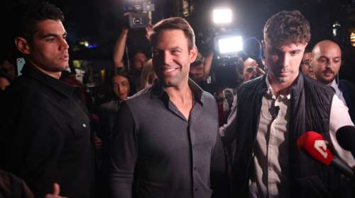 Στη Θεσσαλονίκη ο Κασσελάκης: Συνομίλησε με νέους - Χειροκροτήματα, selfies και χειραψίες [εικόνες-βίντεο]