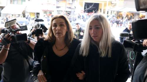 Ξέσπασε η μητέρα του Άλκη Καμπανού: &quot;Κοιτάξτε με, τι σας έφταιξε ο λεβέντης μου;&quot;