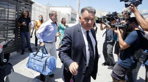 Σάλος για τον Κούγια: Δημοσιοποίησε φωτογραφίες των θυμάτων του Λιγνάδη - Να του αφαιρεθεί η &quot;άδεια&quot; ζητάει ο Βαρουφάκης