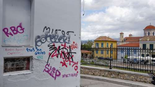 Σοκάρουν οι λεπτομέρειες για την αιματηρή ληστεία στην Ακρόπολη - &quot;Εχεις τσιγάρο;&quot;, ρώτησαν τον 18χρονο πριν τον μαχαιρώσουν