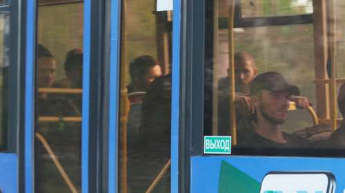 Μαριούπολη: Θρίλερ για τους μαχητές του Αζόφ που παραδόθηκαν - "Ζώα με ανθρώπινη μορφή, πρέπει να εκτελεστούν"