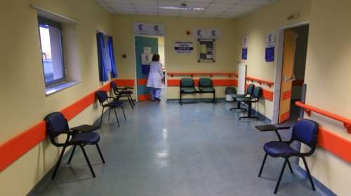 Αγωνία στη Λάρισα: 16χρονος με πατίνι τραυματίστηκε σοβαρά στο κεφάλι - Νοσηλεύεται στη ΜΕΘ