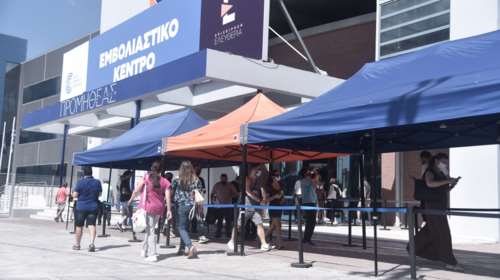 Κορονοϊός: Ποιοι είναι στη λίστα για την τρίτη δόση - Θα είναι υποχρεωτικός ο εμβολιασμός των παιδιών;