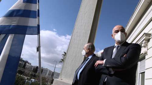 Τα Rafale πάνω από το υπουργείο Εξωτερικών - Δένδιας και Κασουλίδης βγήκαν έξω, διπλωμάτες τραβούσαν φωτό με τα κινητά