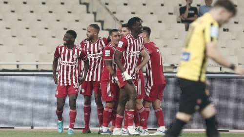 Super League: &quot;Διπλό&quot; στο ΟΑΚΑ για τον Ολυμπιακό - Έντονες αποδοκιμασίες στους παίκτες της ΑΕΚ [Βίντεο]