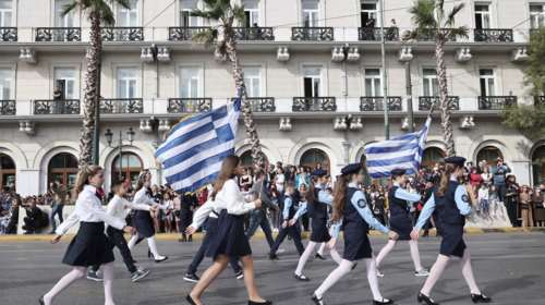 28η Οκτωβρίου: Πλήθος κόσμου παρακολούθησε τη μαθητική παρέλαση της Αθήνας [εικόνες]