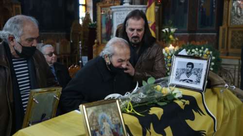 Κηδεία Παπαϊωάννου: Συντετριμμένος και υποβασταζόμενος ο Νεστορίδης στο τελευταίο &quot;αντίο&quot; [εικόνες]