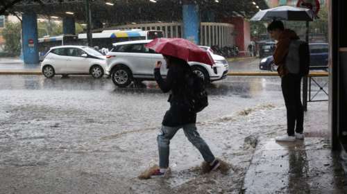 Καιρός: Νέα επιδείνωση Κυριακή και Δευτέρα με σφοδρές καταιγίδες - Πού θα &quot;χτυπήσει&quot; η κακοκαιρία