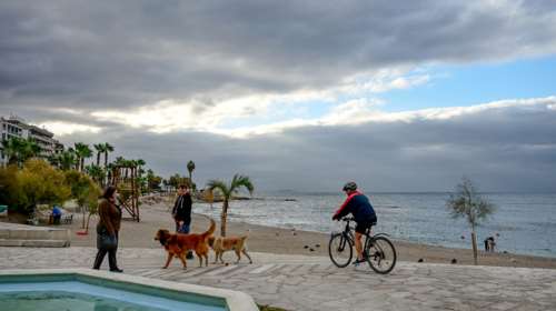 Φθινοπωρινός ο καιρός σήμερα: Πέφτει η θερμοκρασία - Πού θα σημειωθούν βροχές