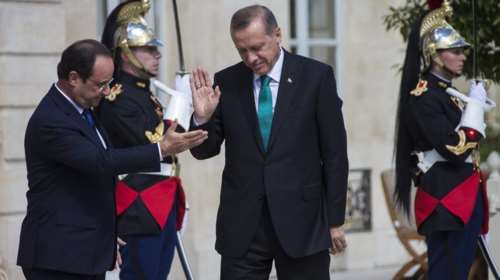 Ο Ολάντ &quot;σφυροκοπά&quot; τον Ερντογάν: Αντιφατική προσωπικότητα, θεωρεί τα στριφογυρίσματα διπλωματία