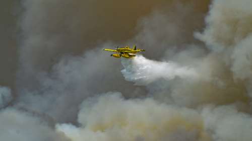 Ανεξέλεγκτη η φωτιά στη Βαρυμπόμπη: Στα πρώτα σπίτια της Δροσοπηγής οι φλόγες - Μήνυμα 112: Εκκενώστε τώρα προς Αθήνα