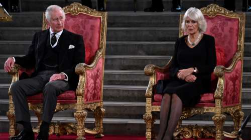 Η στέψη του βασιλιά Καρόλου Γ&#39;: Ο όρκος, ο θρόνος και όλο το διπλό τελετουργικό - Βασίλισσα η Καμίλα