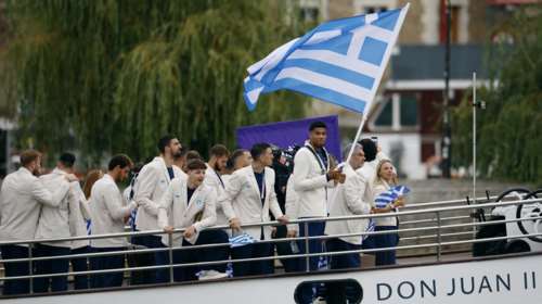 Παρίσι 2024: Ο Γιάννης Αντετοκούνμπο εντόπισε τη μητέρα του μέσα στο πλήθος και… τρελάθηκε! [βίντεο]