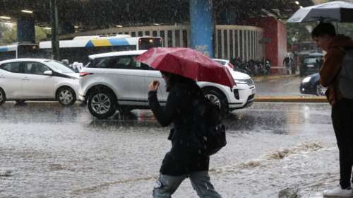 Καιρός: Ισχυρά φαινόμενα τις επόμενες ώρες - Βροχές και καταιγίδες από το απόγευμα