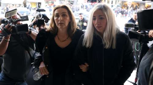 Δίκη Αλκη Καμπανού: &quot;Τέρατα&quot; αποκάλεσε τους &quot;12&quot; η μητέρα του 19χρονου - Ανατριχίλα από τα βίντεο της δολοφονικής επίθεσης