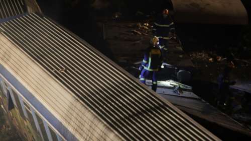 Σύγκρουση τρένων στα Τέμπη: Τέσσερις προσαγωγές για την ανείπωτη τραγωδία