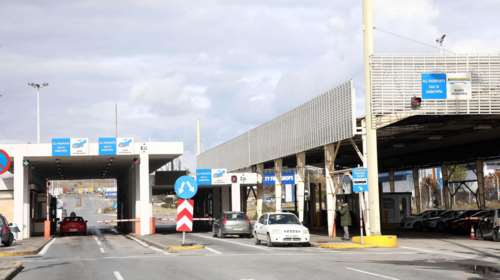 Έβγαλε &quot;λαβράκι&quot; η ΑΑΔΕ: Πλημμύρισαν τα τελωνεία με χιλιάδες ευρώ, ρούβλια και δολάρια