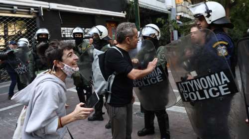 Εξάρχεια: Νέα ένταση για την κοπή δέντρων λόγω του μετρό – Τέσσερις προσαγωγές [εικόνες]