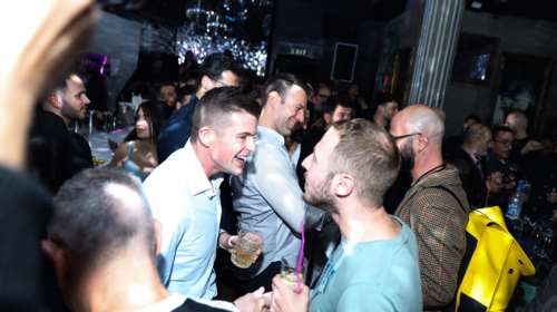 Στέφανος Κασσελάκης και Τάιλερ γιόρτασαν την ισότητα στον γάμο σε γκέι μπαρ στο Γκάζι – Τι είπε για τον Πολάκη [εικόνες]