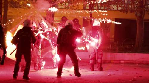 Πολυτεχνείο: Πέντε συλλήψεις και 87 προσαγωγές για τα επεισόδια στη Θεσσαλονίκη - Δύο τραυματίες αστυνομικοί