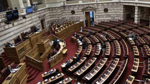 Αιχμηρά σχόλια της αντιπολίτευσης για τη συνέντευξη Μητσοτάκη: Δεν ζήτησε ούτε μια συγγνώμη για την Ικαρία