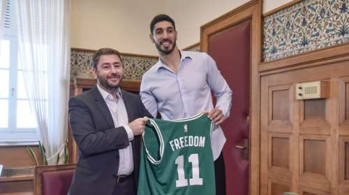 Συνάντηση Ανδρουλάκη με τον σταρ του ΝΒΑ και πολέμιο του Ερντογάν, Ενές Καντέρ: &quot;Το πράσινο είναι το αγαπημένο μας χρώμα&quot;