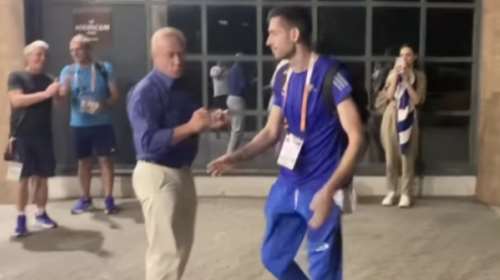 Μίλτος Τεντόγλου: Προσπέρασε επιδεικτικά και "απέφυγε" τη χειραψία με τον γραμματέα του ΣΕΓΑΣ Δημάκο [βίντεο]