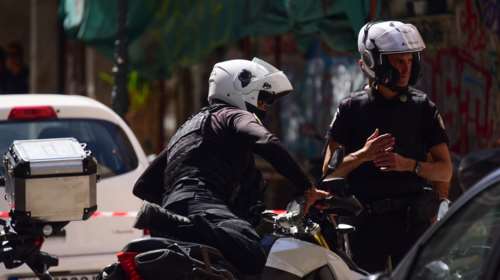 Έδωσαν ραντεβού για να αγοράσει κινητό, αλλά του έριξε σπρέι και τον ξυλοκόπησε με λοστό για να τον κλέψει