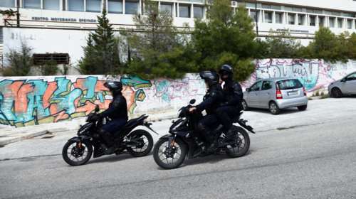 Πειραιάς: Εξαρθρώθηκε συμμορία που λήστευε ανηλίκους - Προσποιούνταν τους αστυνομικούς