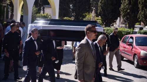 Κηδεία Ηλία Βουγιουκλάκη: Το τελευταίο αντίο στον πρώην βουλευτή Πειραιά της ΝΔ [Εικόνες - Βίντεο]