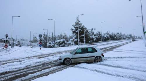 Τι πρέπει να προσέχουν οι οδηγοί κατά την οδήγηση στον πάγο ή στο χιόνι