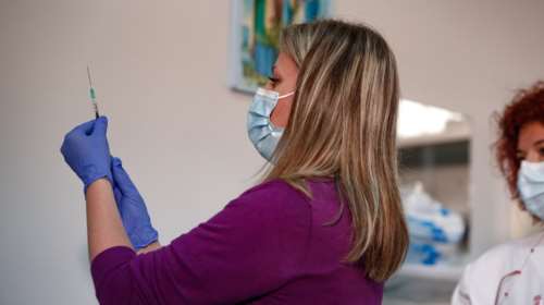 Εμβόλια γρίπης: Ποιοι και πώς μπορούν να κάνουν τα νέου τύπου - Οι ειδικές οδηγίες για τα παιδιά