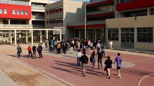 Πανελλήνιες 2024: &quot;Εργολάβος με κομπρεσέρ τρέλανε&quot; τα παιδιά&quot; – Εξαλλοι οι γονείς στο 1ο Λύκειο Βόλου