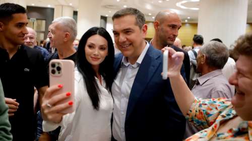 Χαμόγελα στο Μαξίμου, &quot;κατήφεια&quot; στην αντιπολίτευση μετά την παραίτηση Τσίπρα- Ετοιμος για νέο κόμμα