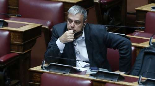 Το επιτελείο Κασσελάκη τα βάζει με τον Βερναρδάκη: &quot;Παράνομη&quot; η συμμετοχή του στην ψηφοφορία για τη μομφή