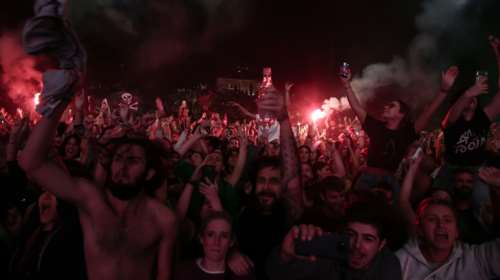 Ο Θανάσης Παπακωνσταντίνου δυσανασχετεί για τα καπνογόνα στις συναυλίες του: "Πρέπει να σταματήσει η μόδα αυτή"