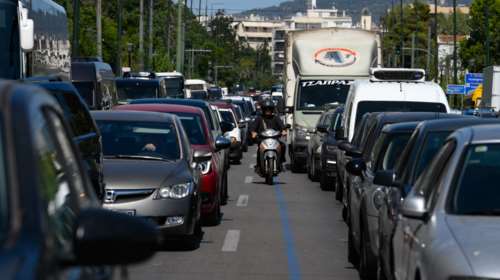 Σύσκεψη Μητσοτάκη στο Μαξίμου για το κυκλοφοριακό: Περιορισμός φορτηγών στον Κηφισό, έξυπνα φανάρια, νέοι δρόμοι