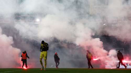 ΠΑΣ Γιάννινα - Ολυμπιακός: Προσωρινή διακοπή στο ματς λόγω επεισοδίων [Εικόνες]