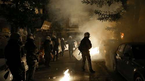 Δεκαέξι συλλήψεις της ΕΛΑΣ σε Εξάρχεια και Αυλίζα Αχαρνών - 13 τραυματίες αστυνομικοί συνολικά